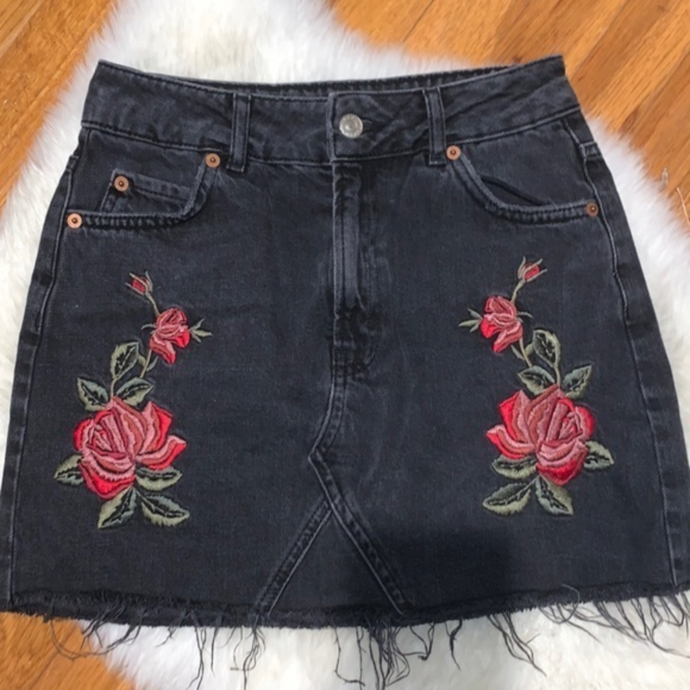 Topshop black jean skirt with roses